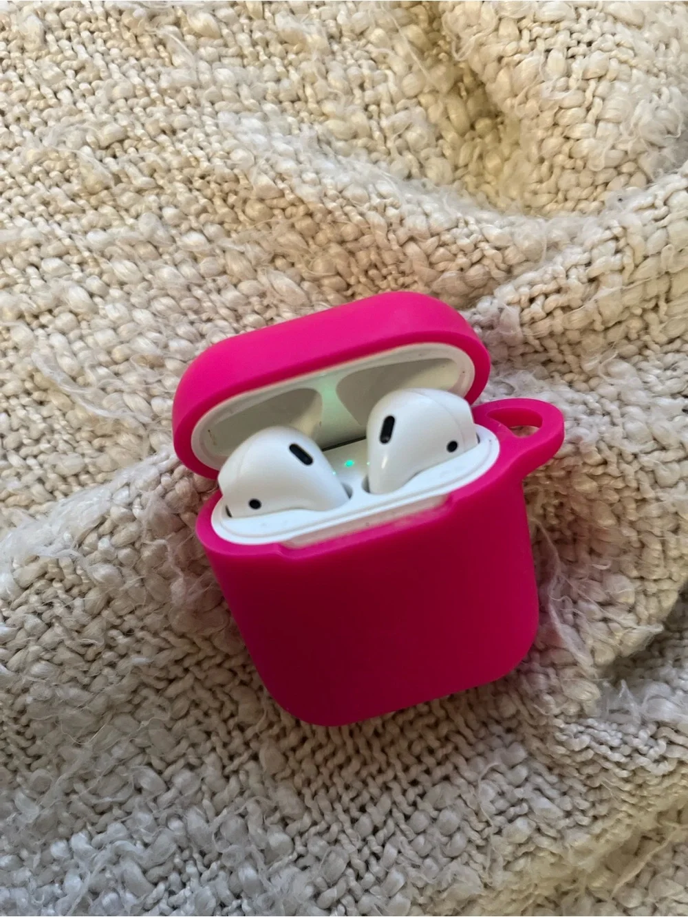Apple Second Generation Wireless Earbuds with Hot Pink Silicone Case